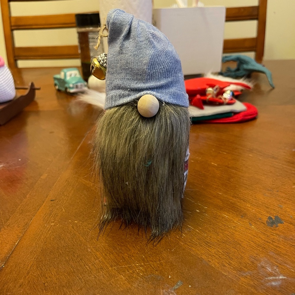 I’m selling homemade gnome